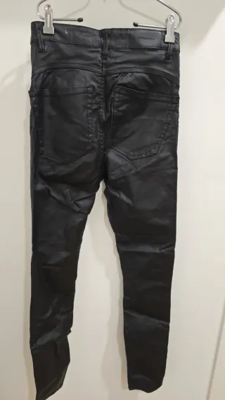 Pantalón efecto piel Stradivarius T.34