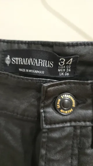 Pantalón efecto piel Stradivarius T.34