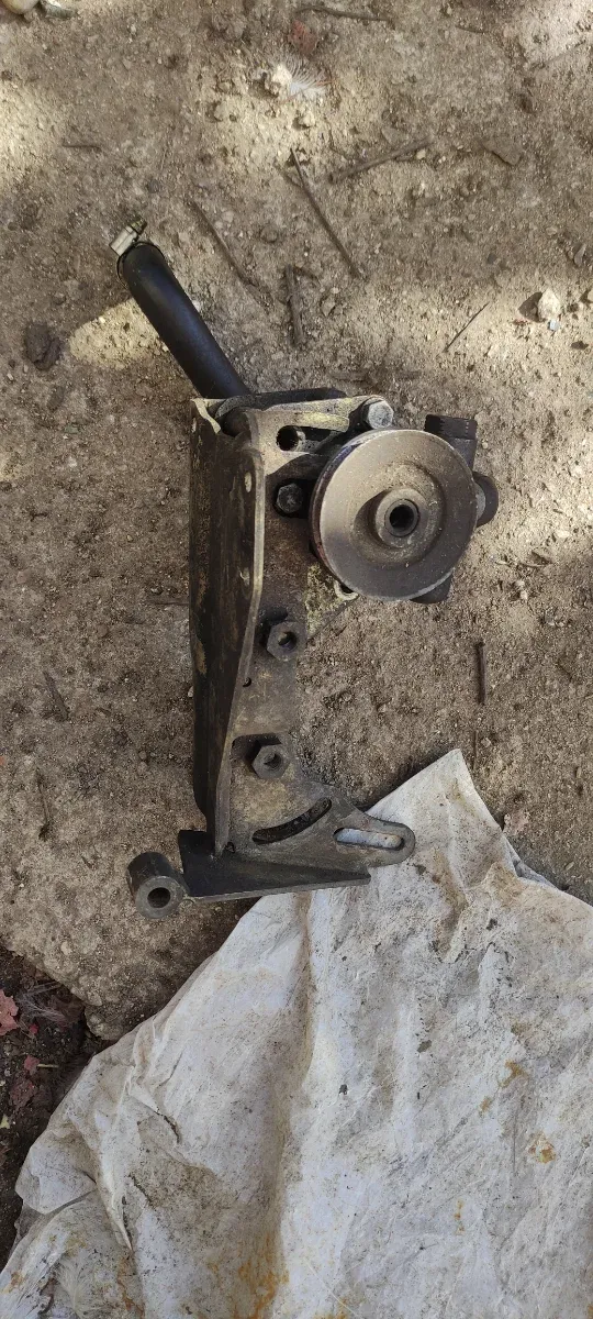 Bomba y soporte dirección asistida C15/205/309