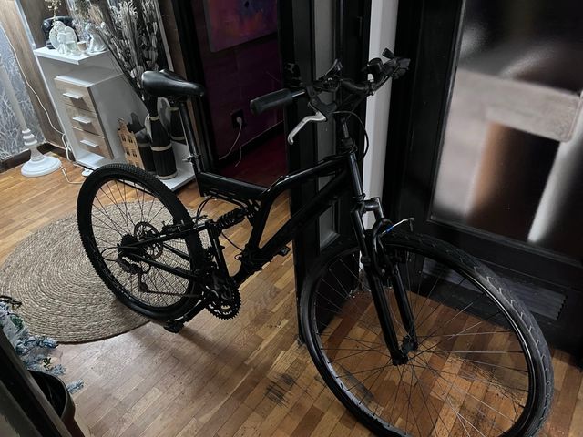 Bicicleta deportiva negra
