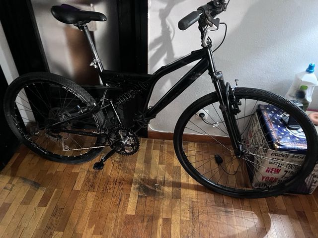Bicicleta deportiva negra