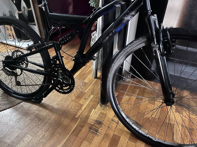 Bicicleta deportiva negra