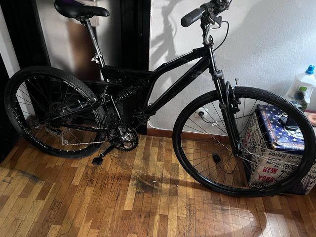 Bicicleta deportiva negra