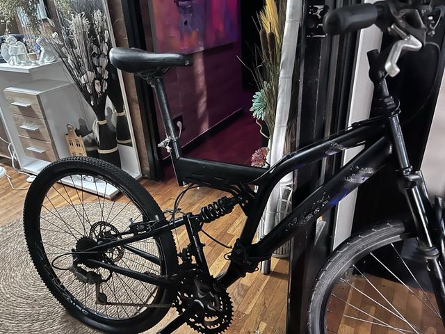 Bicicleta deportiva negra