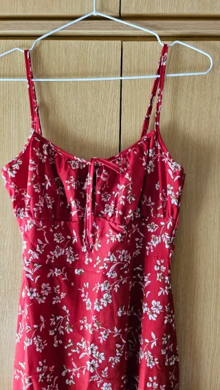 Vestido rojo floral tirantes midi