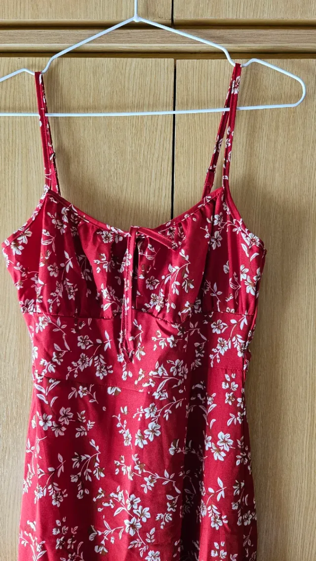 Vestido rojo floral tirantes midi