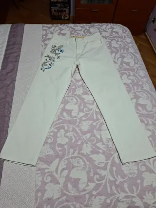 Pantalones Desigual Blancos con Bordado