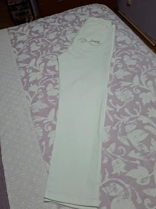 Pantalones Desigual Blancos con Bordado