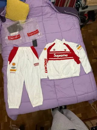 Conjunto Supreme x Ducati Talla L