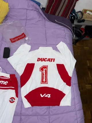 Conjunto Supreme x Ducati Talla L