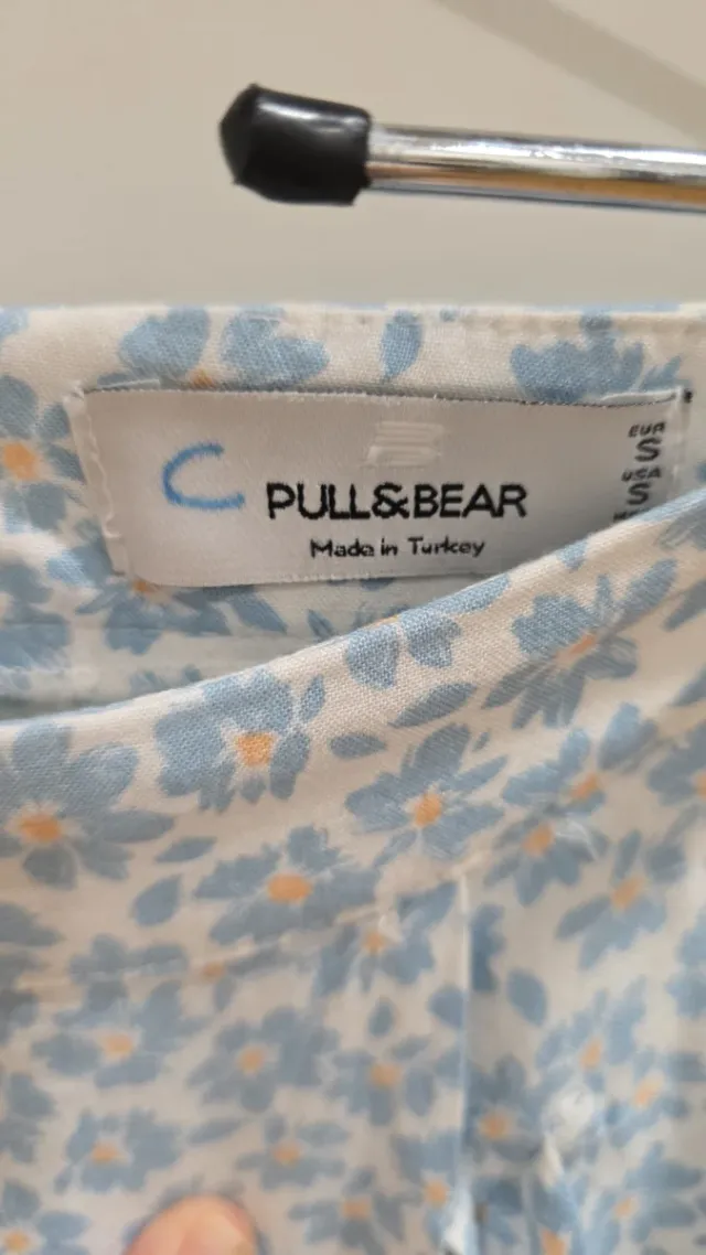 Falda corta floral azul y blanca