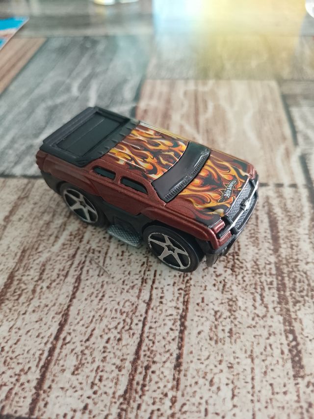 Hot Wheels Camión con llamas