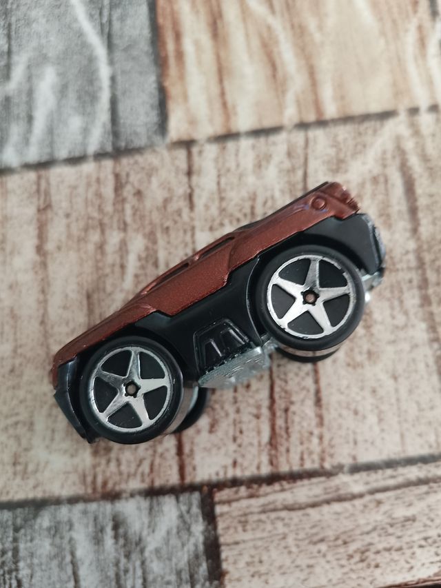 Hot Wheels Camión con llamas