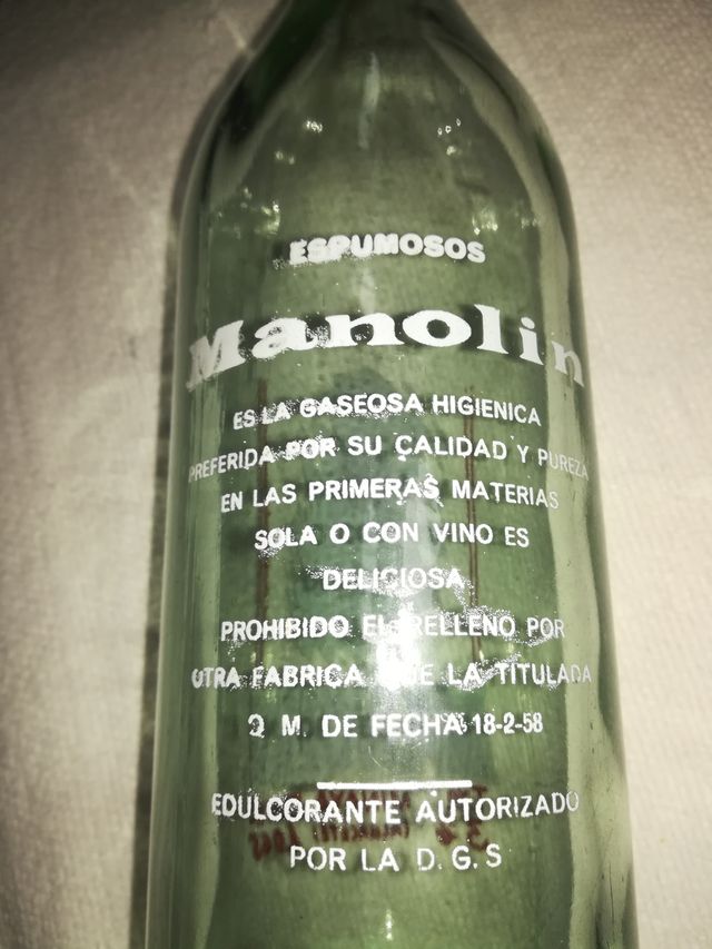 Rara bottiglia di vetro di gassosa Manolin Antigua