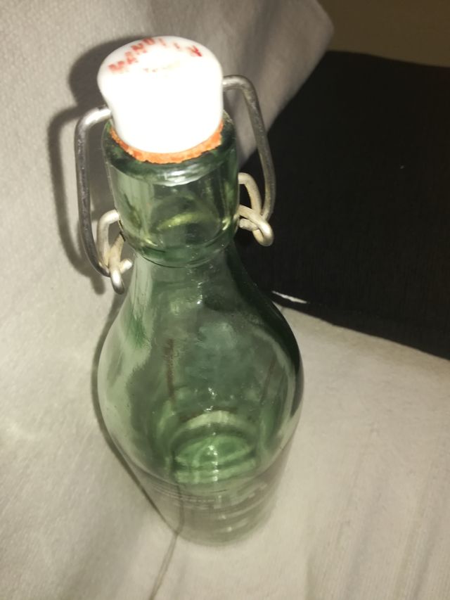 Rara bottiglia di vetro di gassosa Manolin Antigua