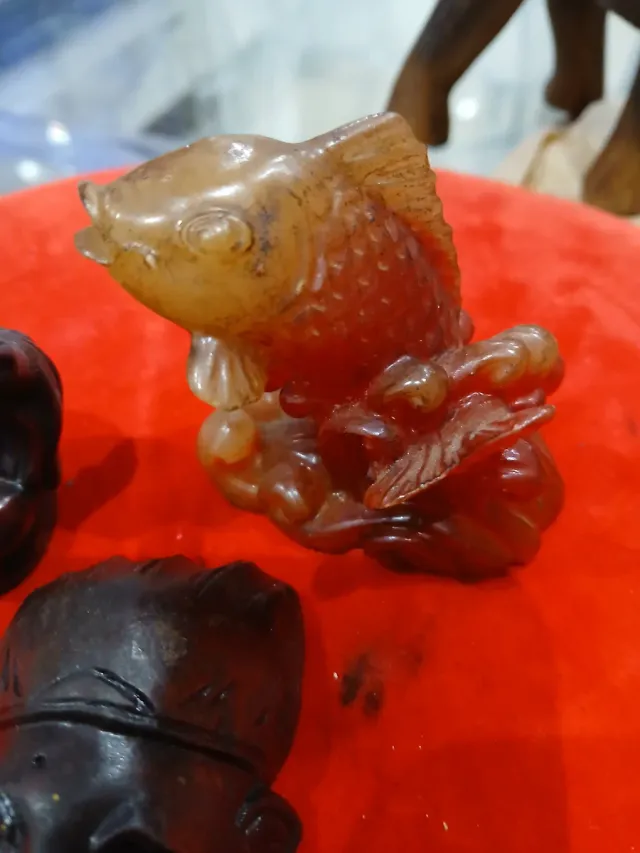 Lote 3 figuras chinas: madera y resina