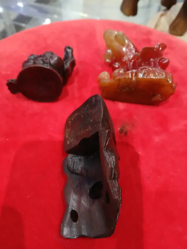 Lote 3 figuras chinas: madera y resina