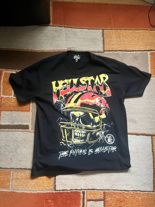 Camiseta Hellstar Negra The Future Is Hellstar