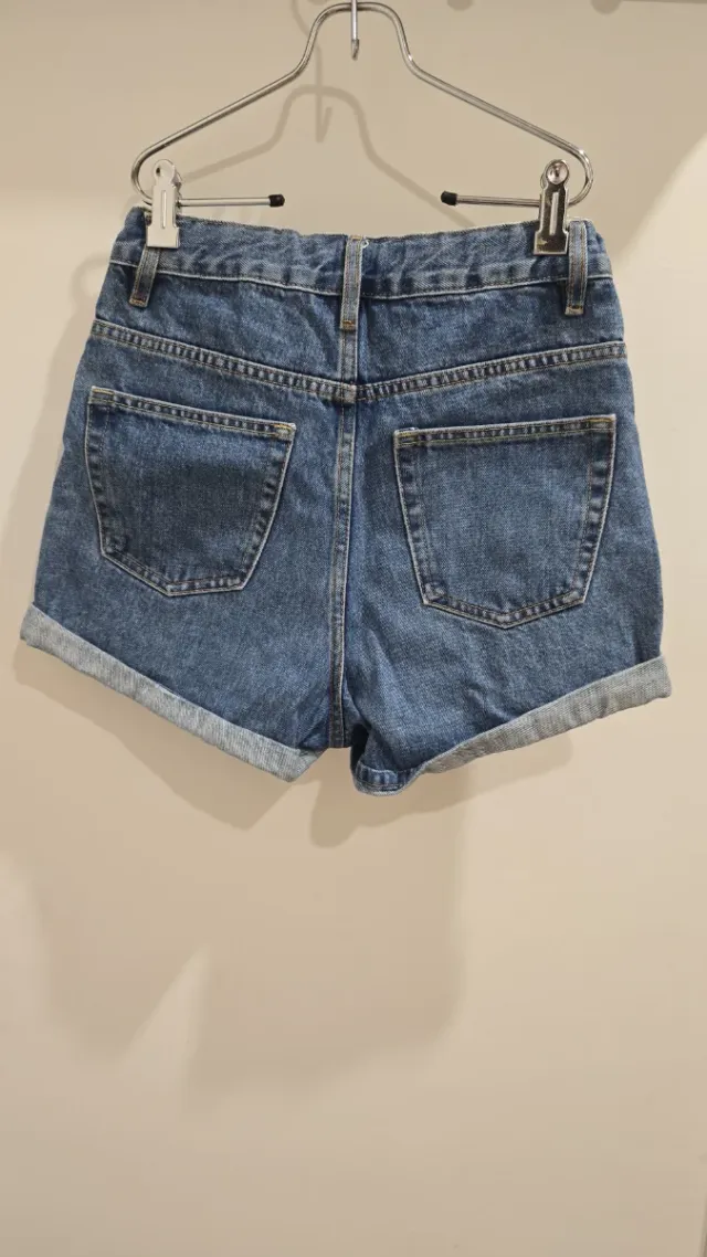 Vaqueros cortos tiro alto