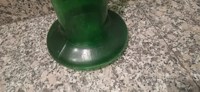 Jarrón de vidrio verde alto