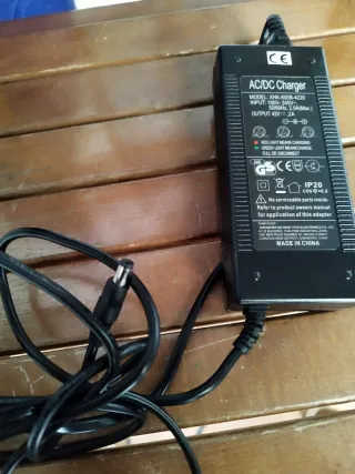 Cargador Batería Patinete Eléctrico 42V 2A