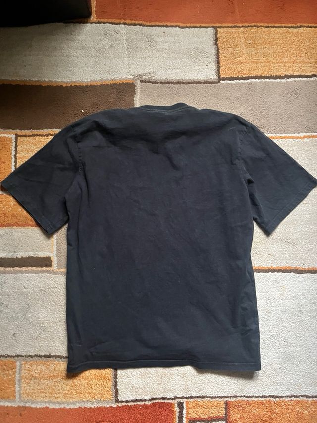 Camiseta Corteiz Negra Logo Rojo