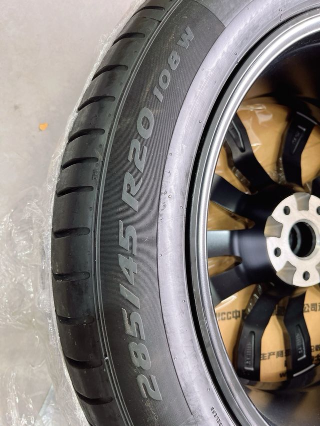 Llantas 20 con neumáticos Pirelli P Zero