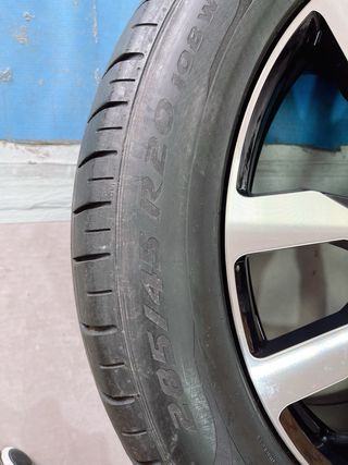 Llantas 20 con neumáticos Pirelli P Zero
