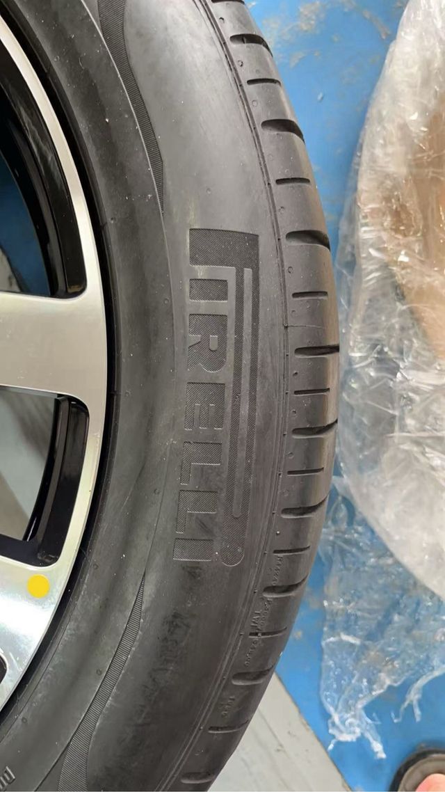 Llantas 20 con neumáticos Pirelli P Zero