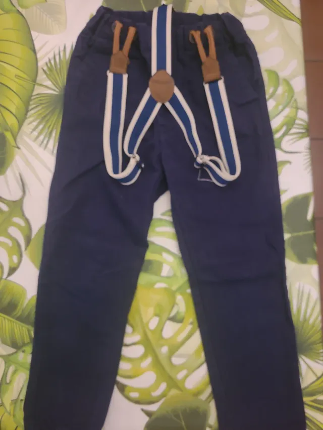 Pantalón azul con tirantes