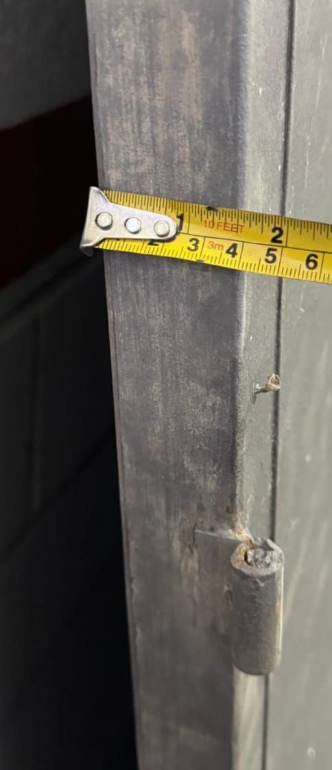 Puerta doble metálica