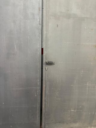 Puerta doble metálica