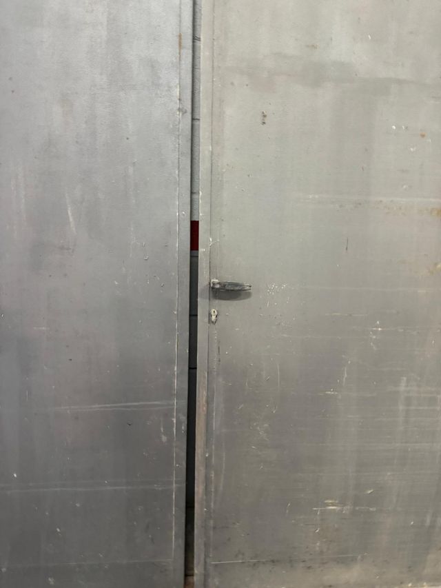 Puerta doble metálica