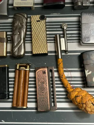 Collezione di 20 accendini metallici vintage