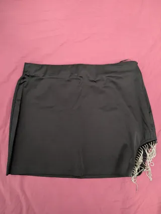 Falda Zara satinada con pedrería