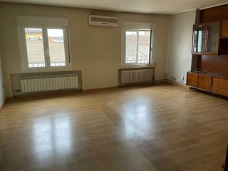 Casa adosada en venta en San Adrián