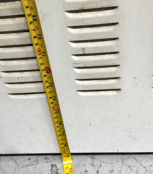 Puerta metálica trastero