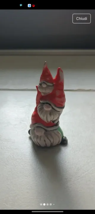 Gnometti in ceramica rossi e bianchi