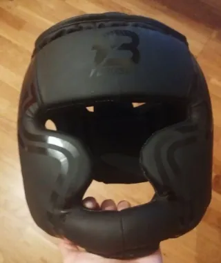 Casco de boxeo negro