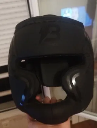 Casco de boxeo negro