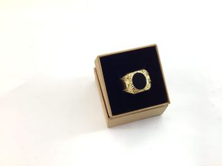 sello oro 18k con piedra con circonita