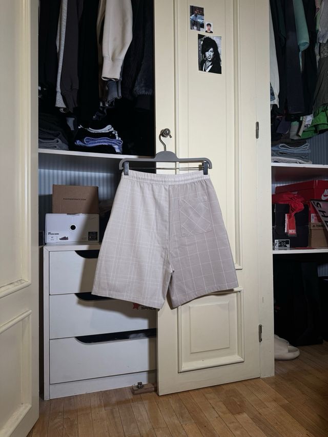 Bershka Shorts Beige y Blanco Cuadros