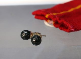 Pendientes de botón plata y jade verde, Colombia.