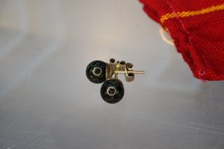 Pendientes de botón plata y jade verde, Colombia.