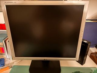 Pantalla LG Flatron L1910S cables incluidos