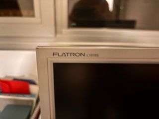 Pantalla LG Flatron L1910S cables incluidos