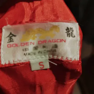 Kimono rojo adamascado,Dragón Bordado espalda.