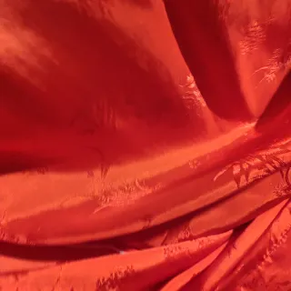 Kimono rojo adamascado,Dragón Bordado espalda.