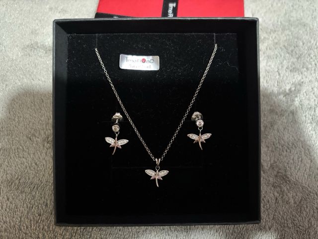 Set di gioielli con ciondolo e orecchini