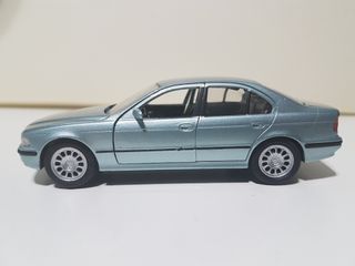 Coche a escala BMW Serie 5 1:43